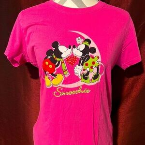 Vtg. DISNEY Minnie and Mickey Mouse Bejeweled “Smoochie” Tee- Size M